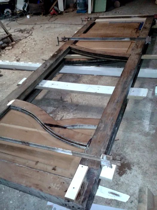 Puerta antigua en rehabilitación